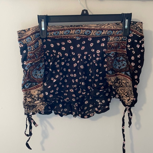 Flowy shorts - Picture 1 of 2